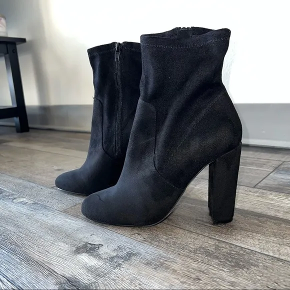 NEW black heeled boots 🖤 velvet booties fall fashion women’s 7.5