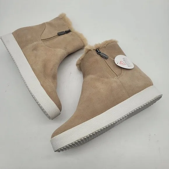 New Blondo womens 9.5 Haven Boots Faux Fur Suede Waterproof Booties Sand Beige