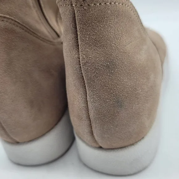 New Blondo womens 9.5 Haven Boots Faux Fur Suede Waterproof Booties Sand Beige