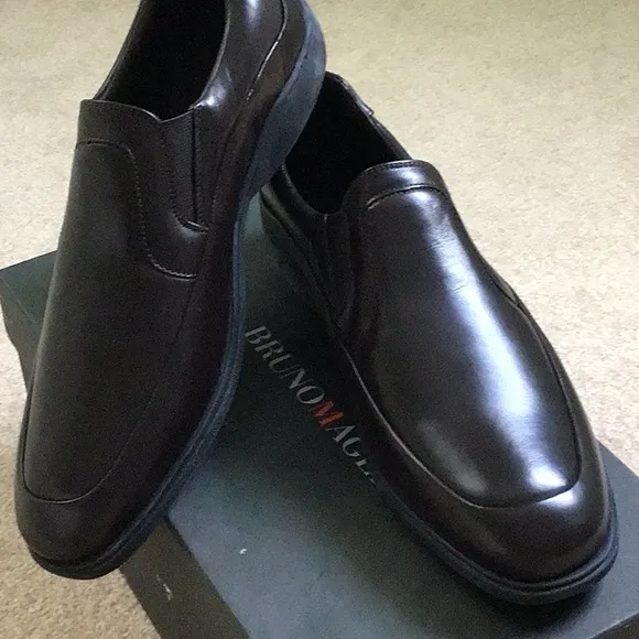 New Bruno Magli Dark Brown Leather Loafers Slip-Ons