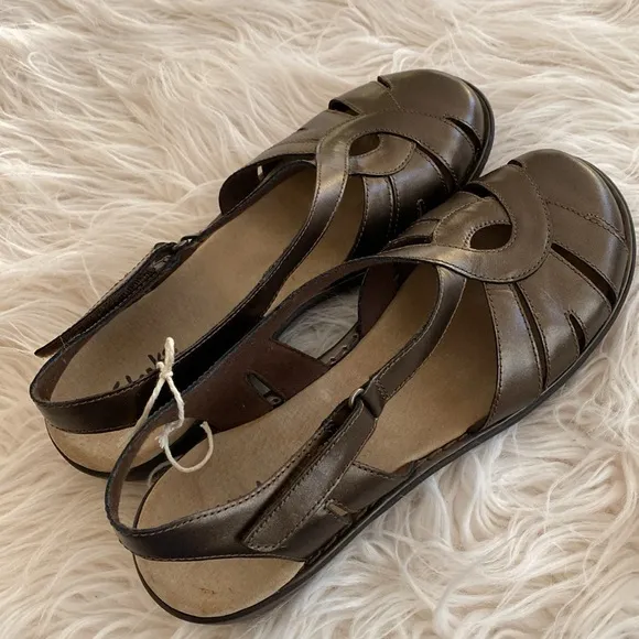 NEW CLARKS Bendables leather sandals