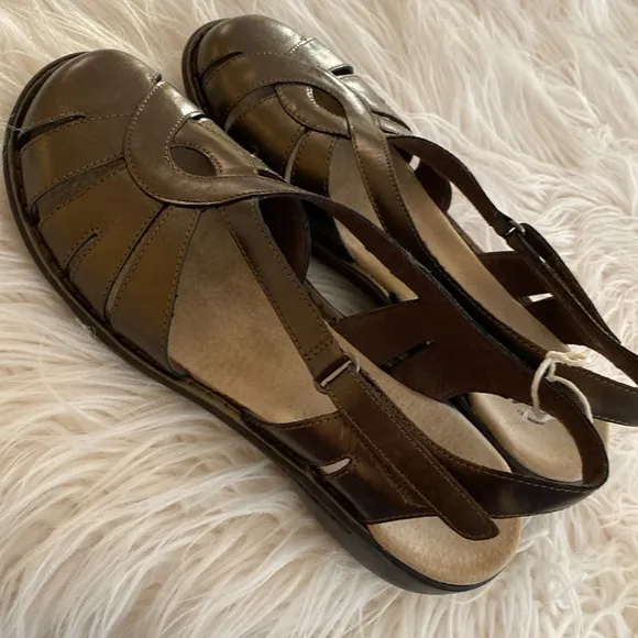 NEW CLARKS Bendables leather sandals