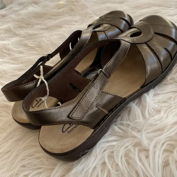 NEW CLARKS Bendables leather sandals