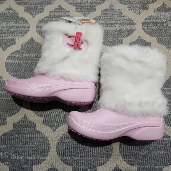 NEW Crocs Youth Girls Size J2 (2-4) Pink Boots White Faux Fur with Toggle Clasp
