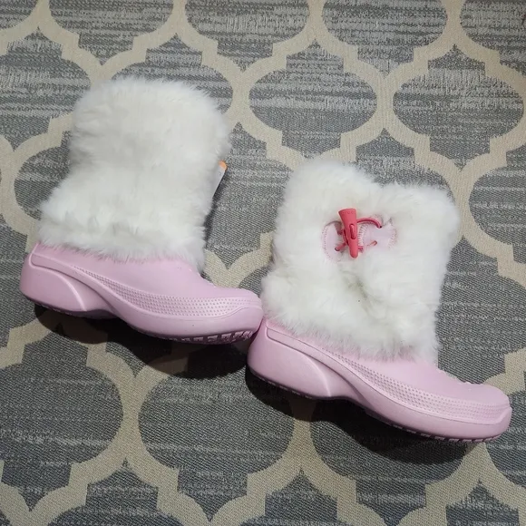 NEW Crocs Youth Girls Size J2 (2-4) Pink Boots White Faux Fur with Toggle Clasp