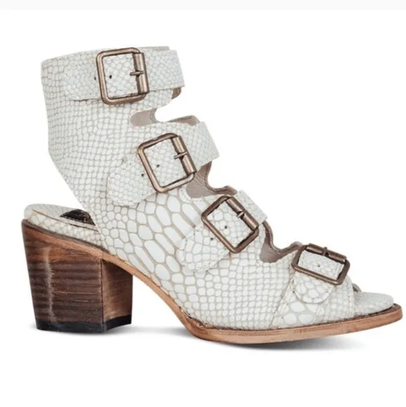 NEW FreeBird Quail White Snake Sandals size 11