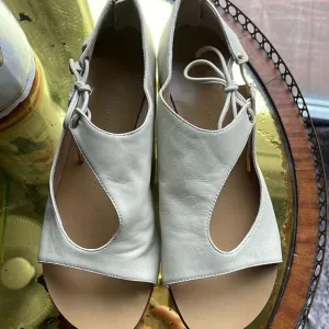 New! Giuseppe Zanotti Soring sandal in Creme.