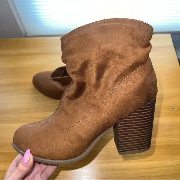 NEW Indigo Rd. Brown Suede Ankle Booties “Obie” heeled boots women’s 7.5
