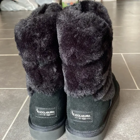 New Koolahburra by Uggs Dezi black Soft faux fur and suede ankle boots in size 7