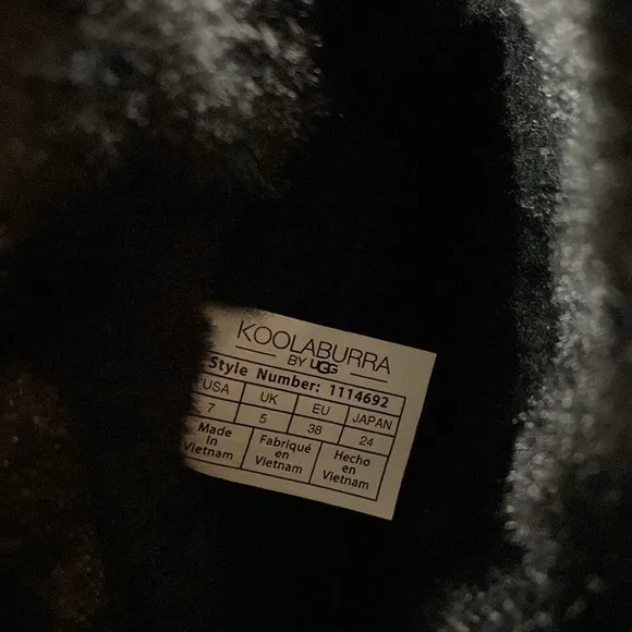 New Koolahburra by Uggs Dezi black Soft faux fur and suede ankle boots in size 7
