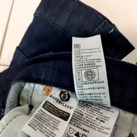 NEW Levis 501 Original Fit 30x32 100% Cotton Dark Wash Denim Jeans Black Button