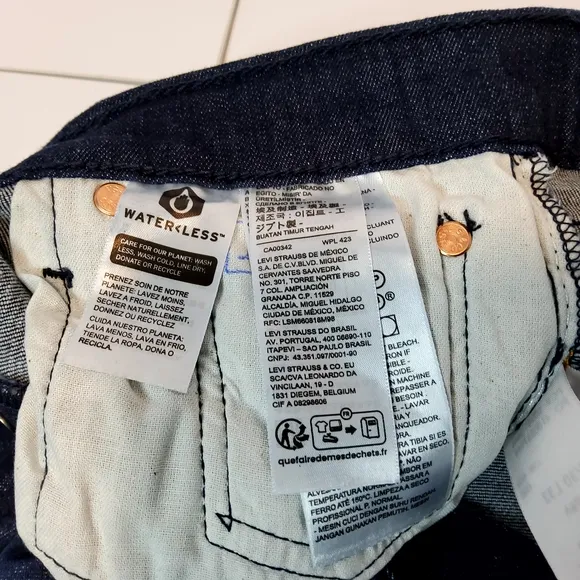 NEW Levis 501 Original Fit 30x32 100% Cotton Dark Wash Denim Jeans Black Button