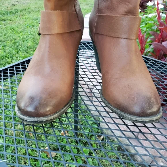 NEW Lucky Brand Tommie Boots Triple Buckles Distressed Leather Ankle Booties