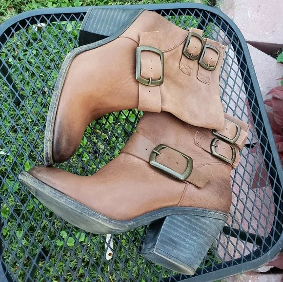 NEW Lucky Brand Tommie Boots Triple Buckles Distressed Leather Ankle Booties