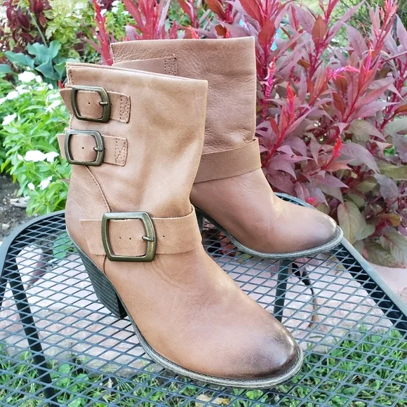 NEW Lucky Brand Tommie Boots Triple Buckles Distressed Leather Ankle Booties