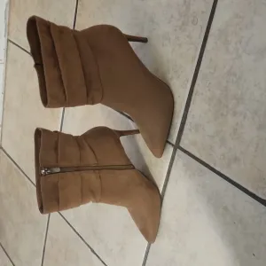New Marc Fisher Boots