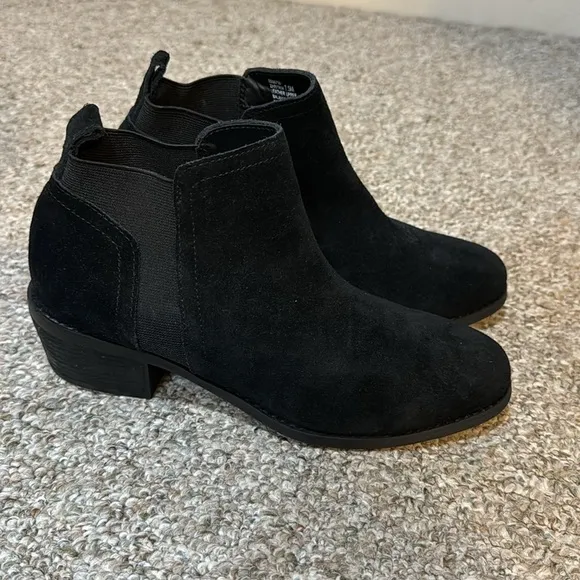NEW! Me Too Black Riggs Bootie - Size 7.5
