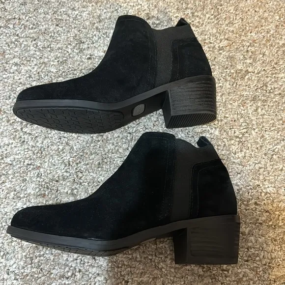 NEW! Me Too Black Riggs Bootie - Size 7.5