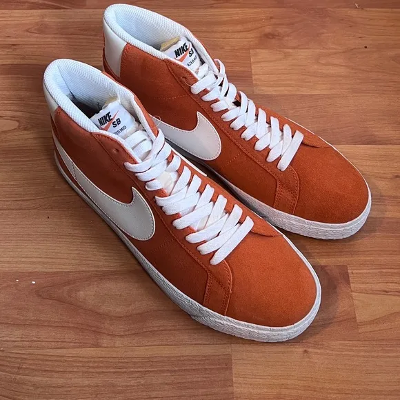 NEW Men’s Size 9 Nike SB Zoom Blazer Mid Top Skate Shoes Safety Orange Suede