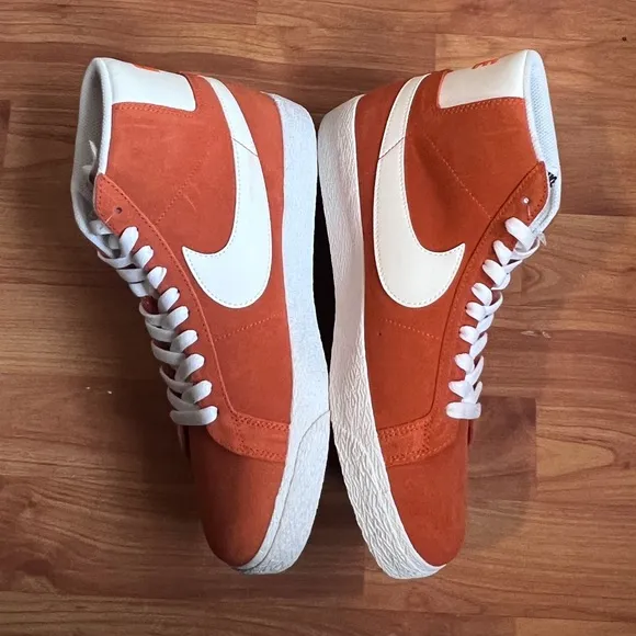 NEW Men’s Size 9 Nike SB Zoom Blazer Mid Top Skate Shoes Safety Orange Suede
