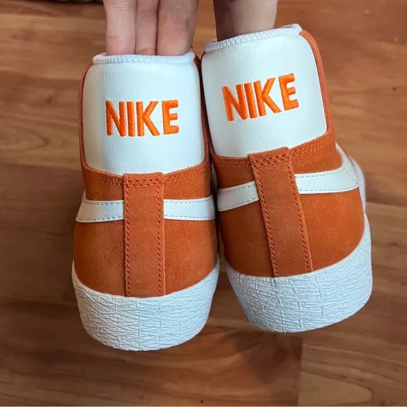 NEW Men’s Size 9 Nike SB Zoom Blazer Mid Top Skate Shoes Safety Orange Suede