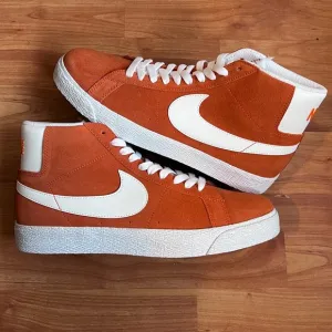 NEW Men’s Size 9 Nike SB Zoom Blazer Mid Top Skate Shoes Safety Orange Suede
