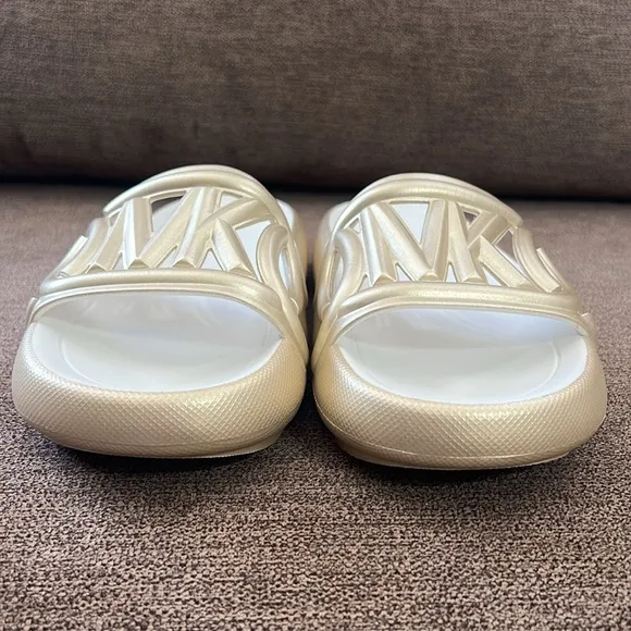 New Michael Kors Splash Slide Sandals Size 7 in Gold