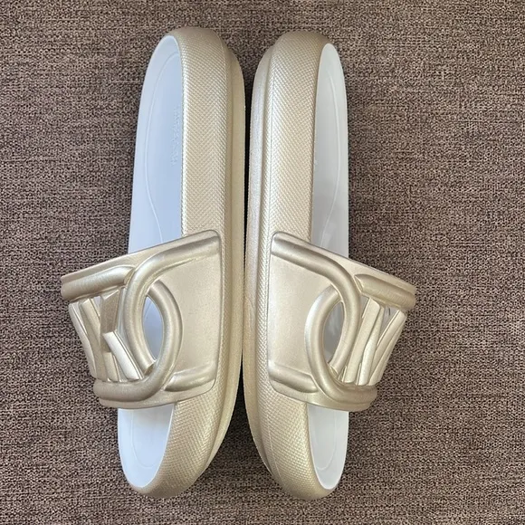 New Michael Kors Splash Slide Sandals Size 7 in Gold