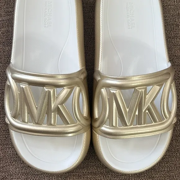 New Michael Kors Splash Slide Sandals Size 7 in Gold