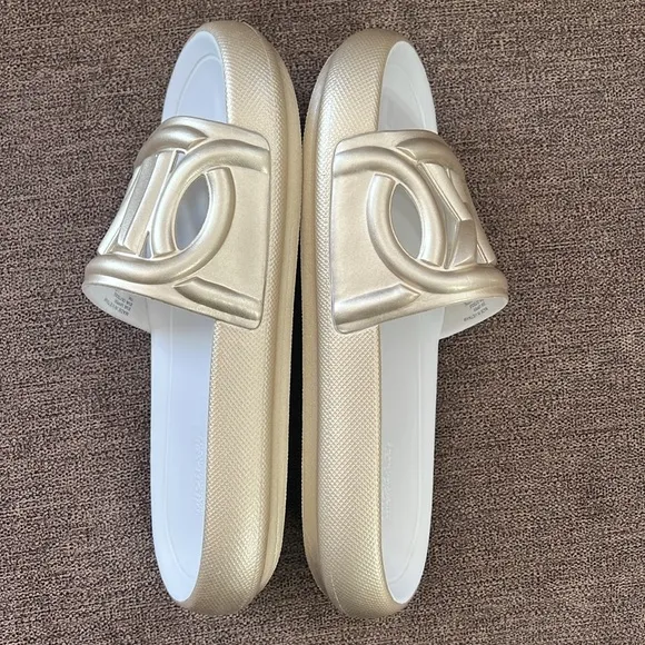 New Michael Kors Splash Slide Sandals Size 7 in Gold