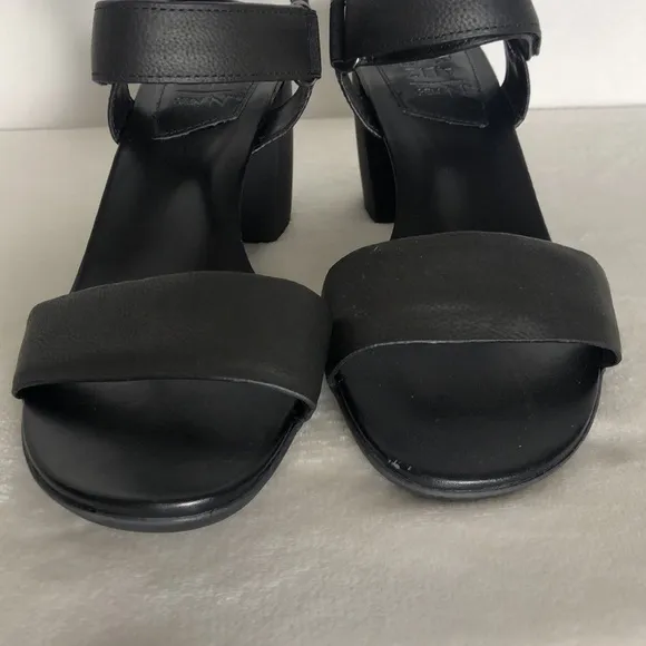 New NATURALIZER GenN Trace Women Size 10 Black Leather Ankle Strap Dress Sandals