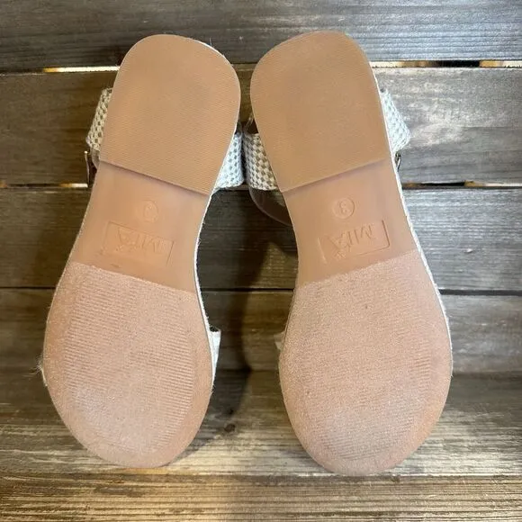 New NWOB‎ Big Kids Mia Esmee Tan Off White Casual Canvas Beach Sandals Size 3 Y