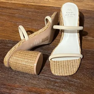 NEW Oasis Society Raffia Strappy Heeled Slip On Square Toe Sandals Beige