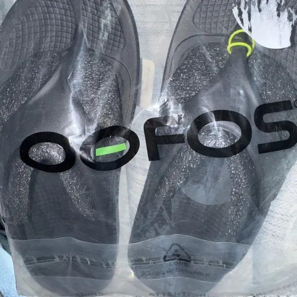 NEW OOFOS Women's Sandals - Black W7 M5