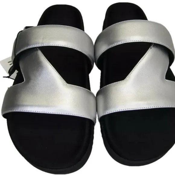 NEW ROAM Womens 7 Slide Sandals Vegan Leather Flat Slip-On Padded Straps Size 9