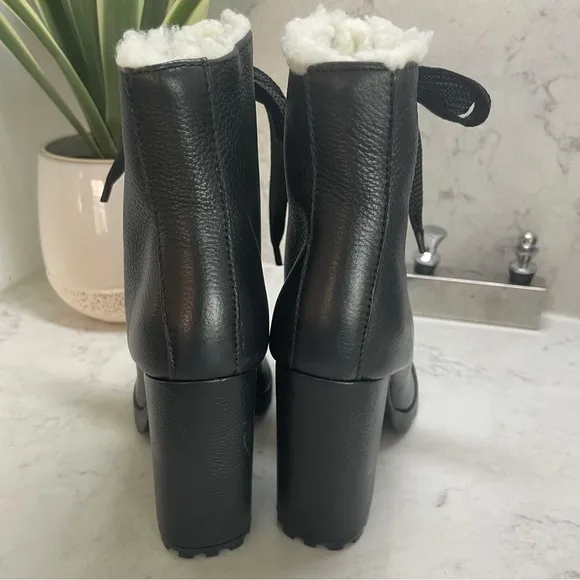 New! Schutz Zhara Black Leather SherpaLined Heeled Lace Up Boots Black