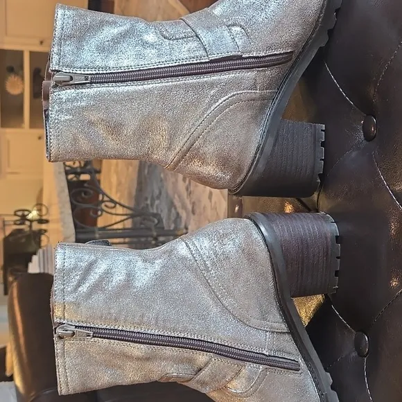 New Seychelles Suede Moto Boots Silver