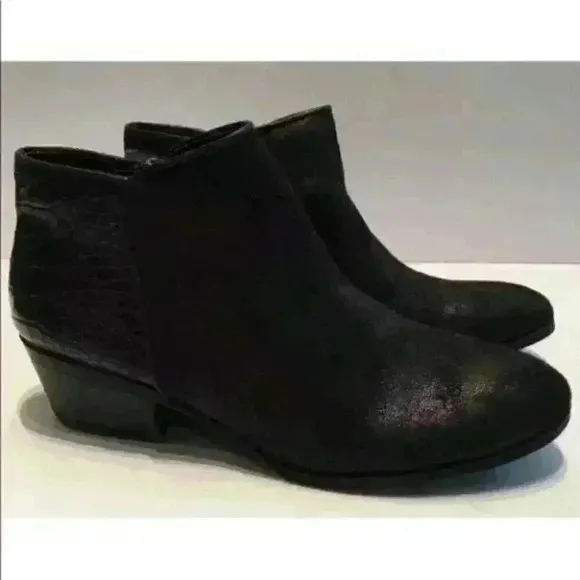 New Simply Vara Svdanna Faux Suede Alligator Print
