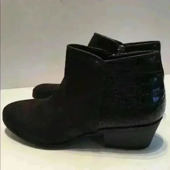 New Simply Vara Svdanna Faux Suede Alligator Print