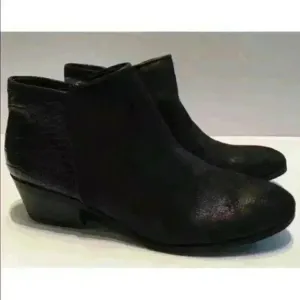 New Simply Vara Svdanna Faux Suede Alligator Print