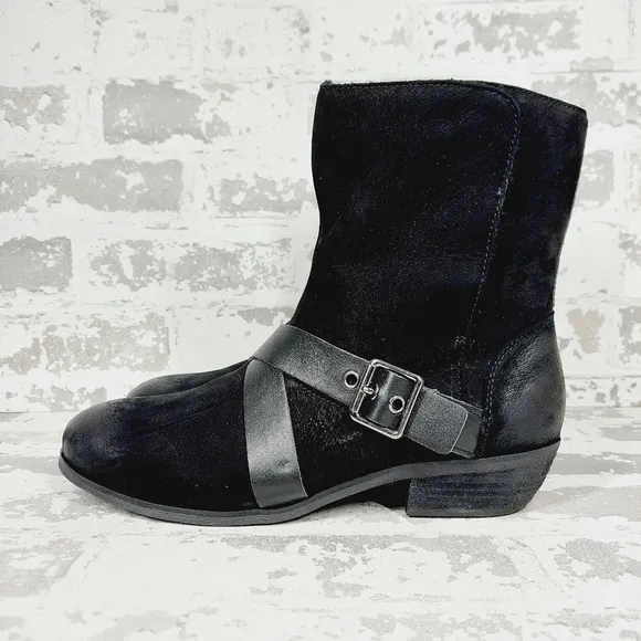 NEW Softwalk Rayne Women's Black Leather Buckle Detail Ankle Boots W145