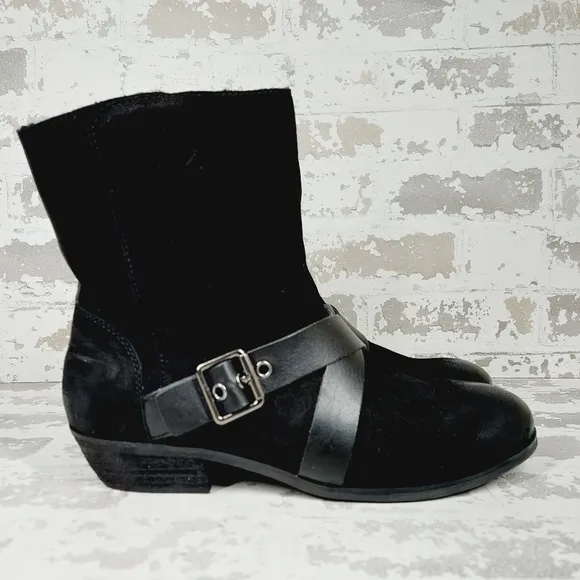 NEW Softwalk Rayne Women's Black Leather Buckle Detail Ankle Boots W145