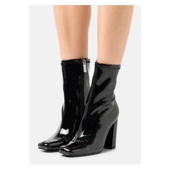 New! STEVE MADDEN Fulton Square Heel Patent Faux Leather Ankle Boots