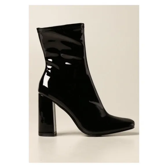 New! STEVE MADDEN Fulton Square Heel Patent Faux Leather Ankle Boots
