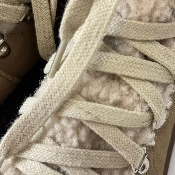 NEW Steve Madden Reyen Boots Womens 9M Oatmeal Beige Leather Faux Fur