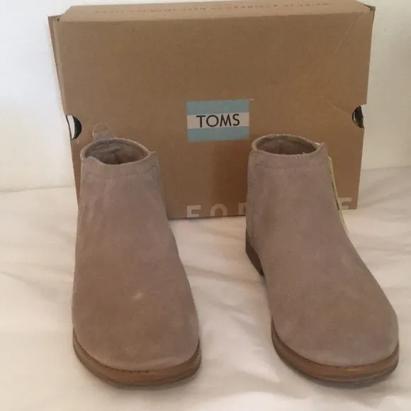 New, Toms booties 👢