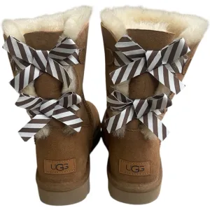 New UGG SHORT BAILEY BOW II DIAGONAL STRIPES CHESTNUT SUEDE FUR BOOTS  Sz 9 Lady