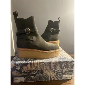 NEW Ulla Johnson Lennox Beech Suede Ankle Buckle Platform Boots US SZ 5.5 EUR 35
