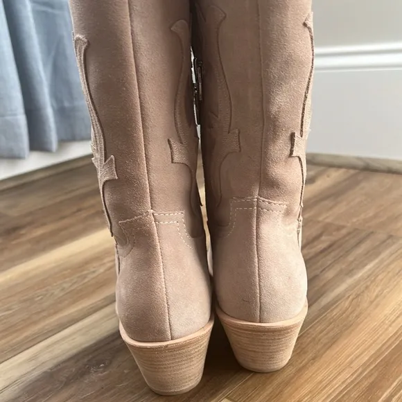 New with box. Suede cowgirl boots.  So cute!