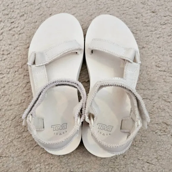 NEW Women Teva Sandals - Cream